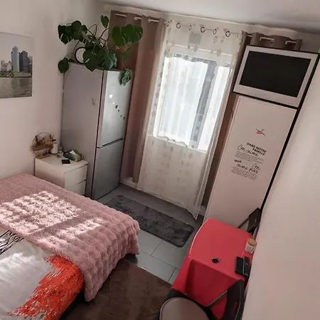 A 30 Minutes De Tour Eiffel * Montreuil (Seine-Saint-Denis)